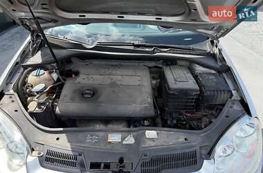 Хетчбек Volkswagen Golf 2004 в 