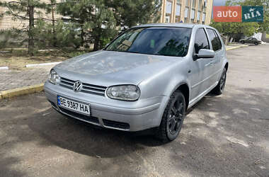 Хетчбек Volkswagen Golf 2002 в 