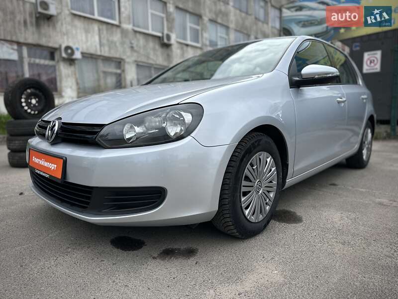 Хетчбек Volkswagen Golf 2009 в Сумах