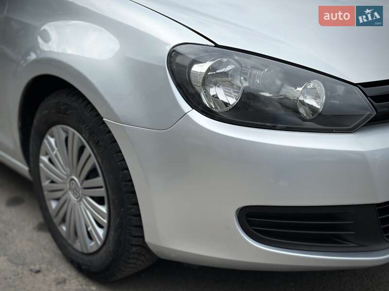 Хетчбек Volkswagen Golf 2009 в Сумах