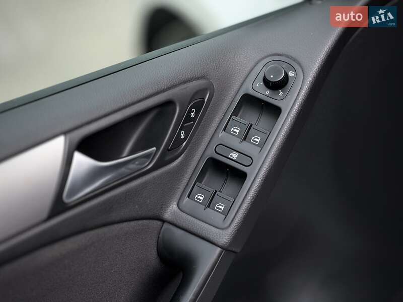 Хетчбек Volkswagen Golf 2009 в Сумах