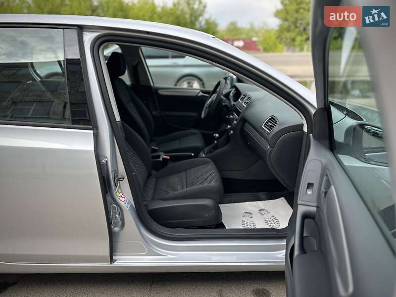 Хетчбек Volkswagen Golf 2009 в Сумах