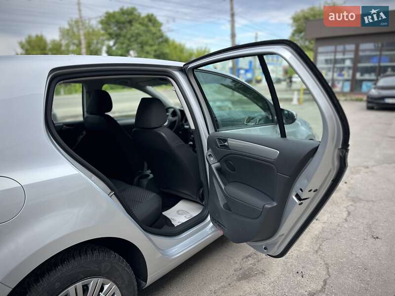 Хетчбек Volkswagen Golf 2009 в Сумах