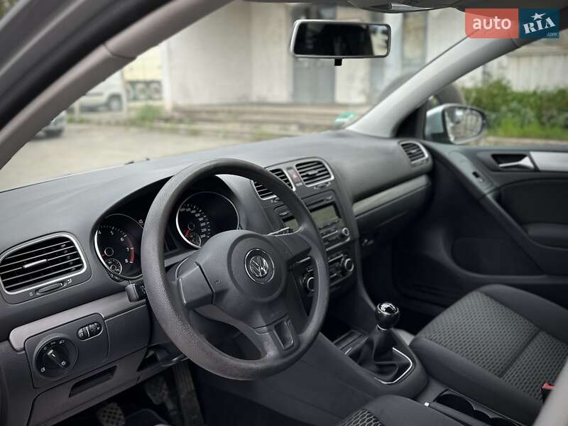 Хетчбек Volkswagen Golf 2009 в Сумах
