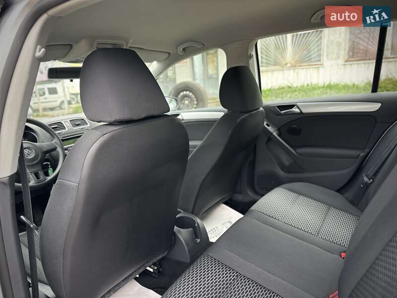 Хетчбек Volkswagen Golf 2009 в Сумах