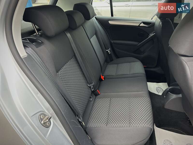 Хетчбек Volkswagen Golf 2009 в Сумах