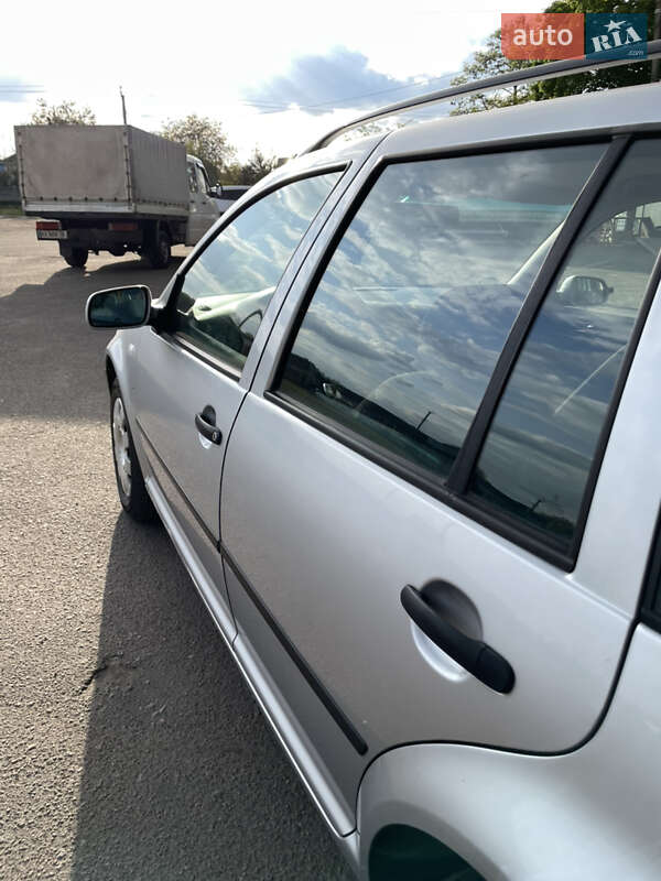 Універсал Volkswagen Golf 2003 в Згурівці