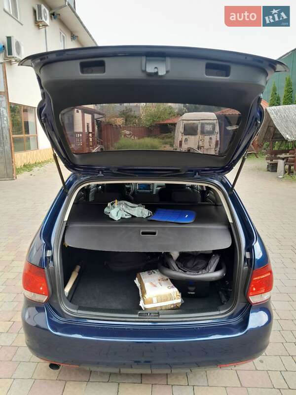 Універсал Volkswagen Golf 2011 в Мукачевому