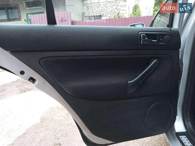Хэтчбек Volkswagen Golf 2002 в Тернополе