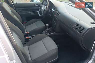 Хэтчбек Volkswagen Golf 2003 в 