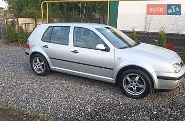 Хэтчбек Volkswagen Golf 2003 в 