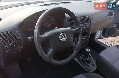 Хэтчбек Volkswagen Golf 2003 в 