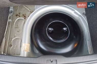 Хэтчбек Volkswagen Golf 2003 в 