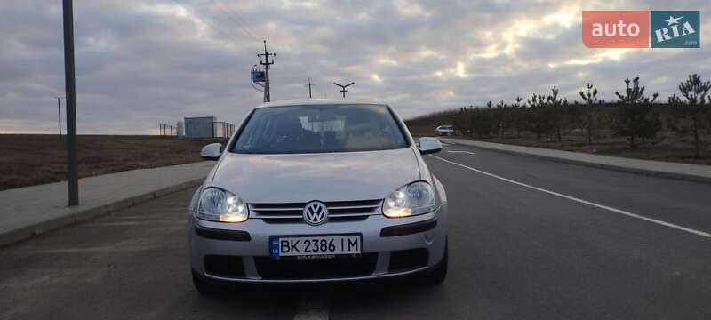Volkswagen Golf 2004