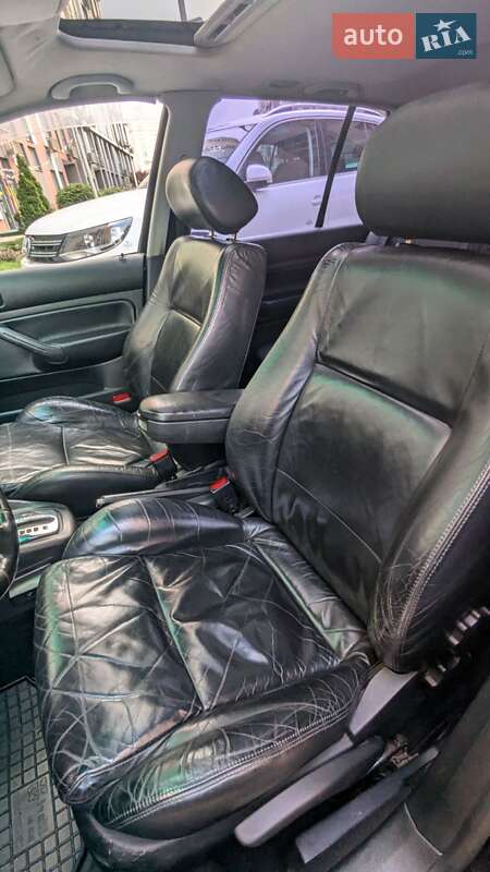 Хетчбек Volkswagen Golf 2001 в Києві