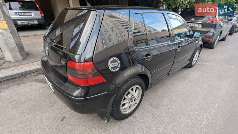 Хетчбек Volkswagen Golf 2001 в Києві