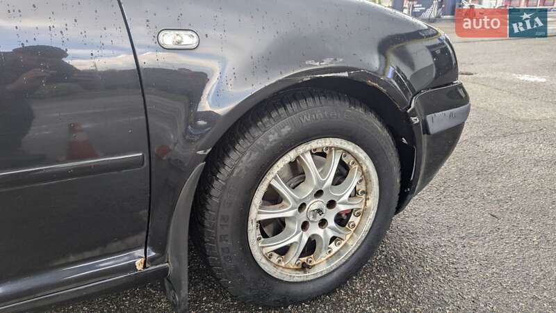 Хетчбек Volkswagen Golf 2001 в Києві