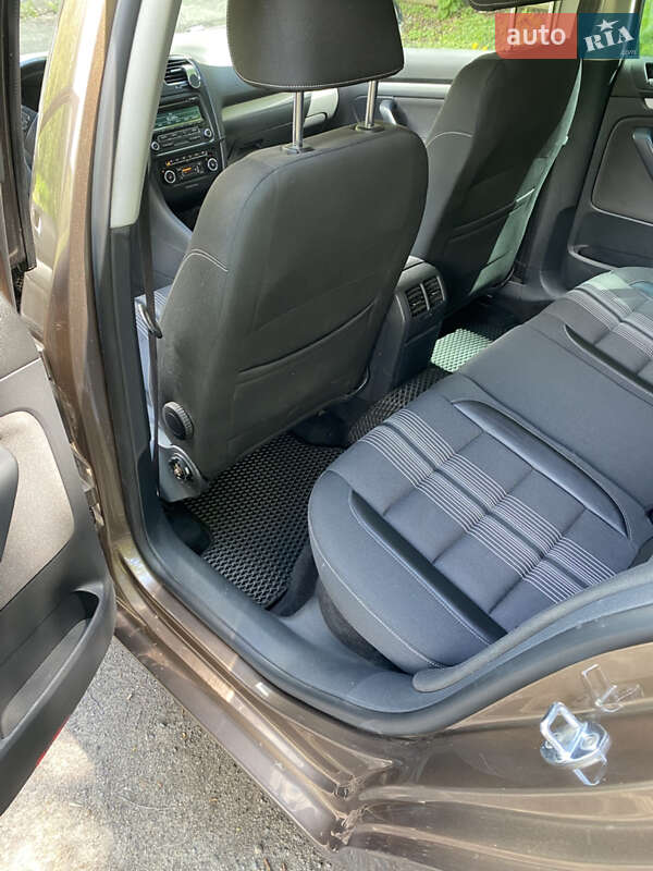 Универсал Volkswagen Golf 2013 в Немирове