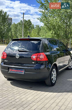 Хетчбек Volkswagen Golf 2006 в 