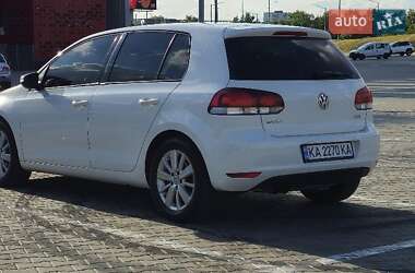 Хэтчбек Volkswagen Golf 2012 в 