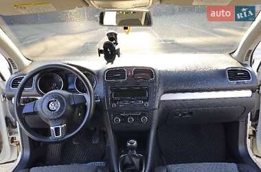 Хэтчбек Volkswagen Golf 2012 в 