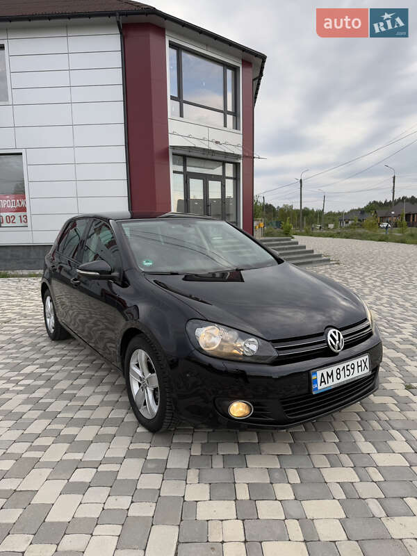Хэтчбек Volkswagen Golf 2010 в 