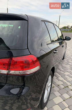 Хэтчбек Volkswagen Golf 2010 в 