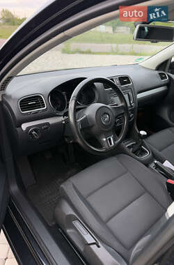 Хэтчбек Volkswagen Golf 2010 в 