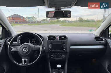 Хэтчбек Volkswagen Golf 2010 в 