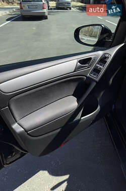 Хэтчбек Volkswagen Golf 2010 в 