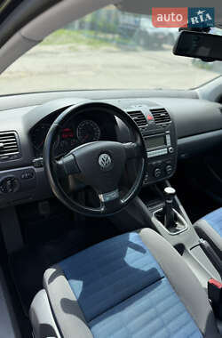 Хетчбек Volkswagen Golf 2007 в 