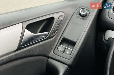 Хетчбек Volkswagen Golf 2009 в 