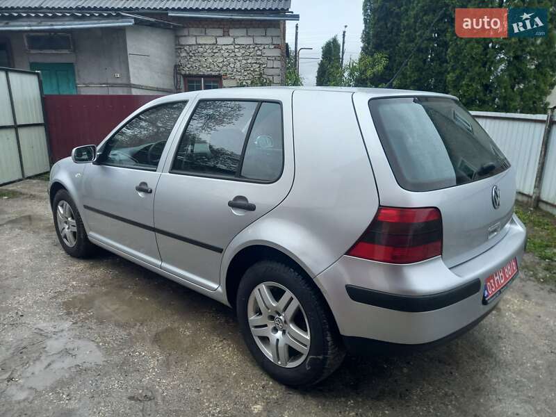 Хэтчбек Volkswagen Golf 2002 в Тернополе