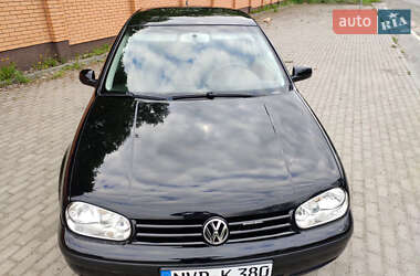 Хетчбек Volkswagen Golf 2003 в 