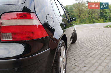 Хетчбек Volkswagen Golf 2003 в 