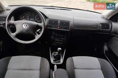 Хетчбек Volkswagen Golf 2003 в 