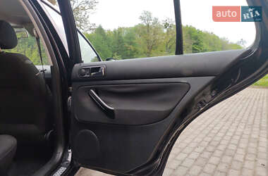 Хетчбек Volkswagen Golf 2003 в 