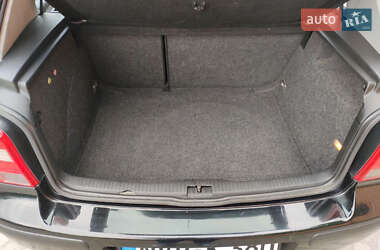 Хетчбек Volkswagen Golf 2003 в 