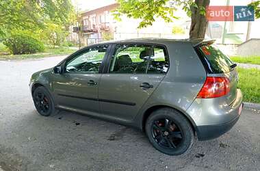 Хетчбек Volkswagen Golf 2005 в 