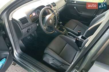 Хетчбек Volkswagen Golf 2005 в 