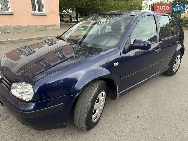 Хетчбек Volkswagen Golf 2003 в 