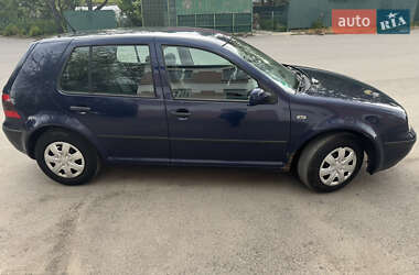 Хетчбек Volkswagen Golf 2003 в 