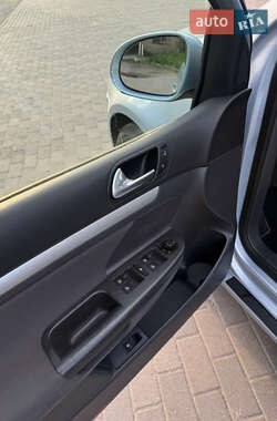Хэтчбек Volkswagen Golf 2008 в 