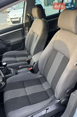 Хэтчбек Volkswagen Golf 2008 в 