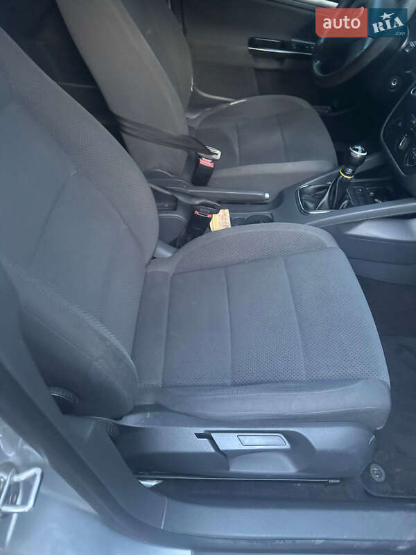 Хетчбек Volkswagen Golf 2005 в Чернівцях