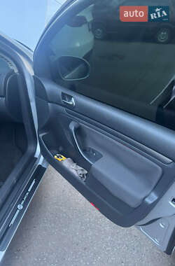 Хетчбек Volkswagen Golf 2005 в 