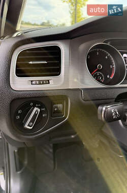 Хэтчбек Volkswagen Golf 2015 в 
