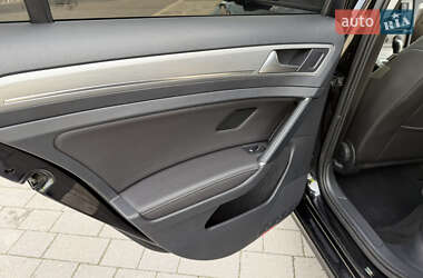 Хэтчбек Volkswagen Golf 2015 в 