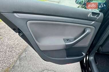 Хетчбек Volkswagen Golf 2008 в 