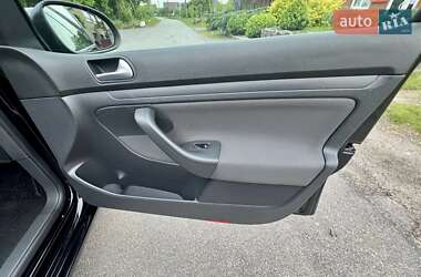 Хетчбек Volkswagen Golf 2008 в 